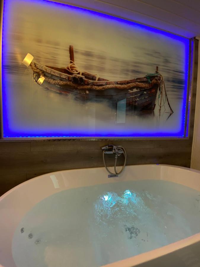 Gleis 2, Waggon Mit Ofen, Optional Mit Whirlpool Und Sauna Dahlem  Eksteriør billede